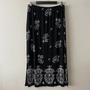 Marallis Collection Black White Embossed Floral Pattern Skirt
